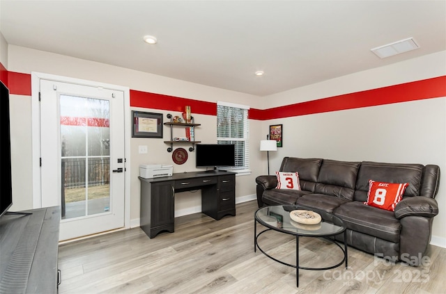 living area featuring recessed lighting, baseboards, visible vents, and light wood finished floors