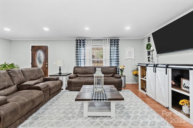 living room with recessed lighting, light wood-type flooring, baseboards, and crown molding