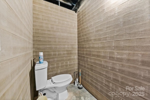 bathroom featuring toilet