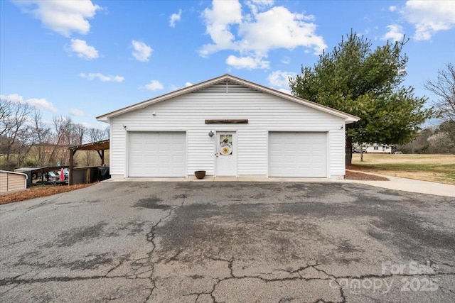 view of detached garage