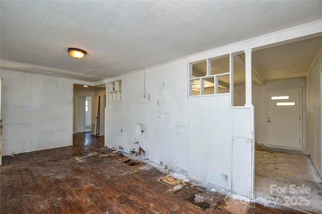 empty room featuring a textured ceiling