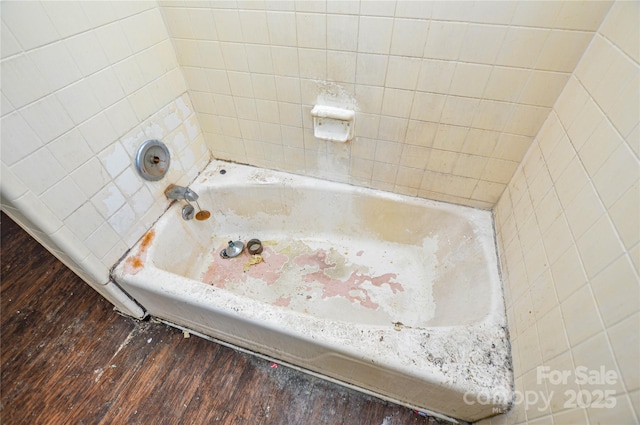 bathroom featuring wood finished floors and a washtub