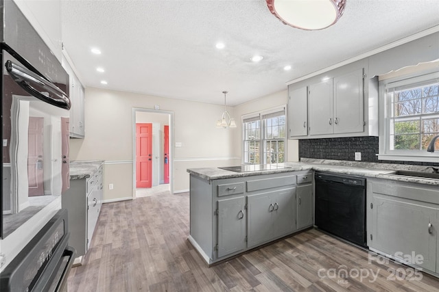 822 Bethlehem Rd, Kings Mountain, NC 28086 - kitchen with black appliances, gray cabinets, a sink, a peninsula, and a textured ceiling