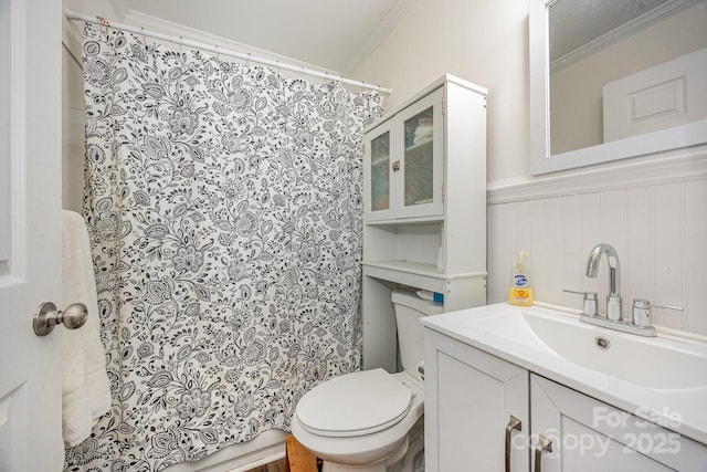 full bath with vanity, crown molding, toilet, and wainscoting