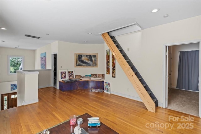 living area featuring recessed lighting, wood finished floors, visible vents, and baseboards