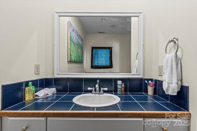 bathroom featuring tasteful backsplash, visible vents, and vanity