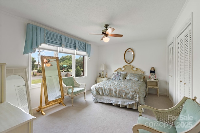 bedroom featuring carpet floors, a textured ceiling, and ceiling fan