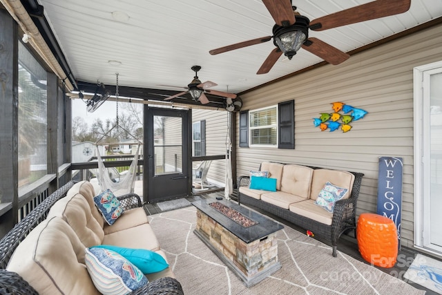 sunroom / solarium featuring a ceiling fan