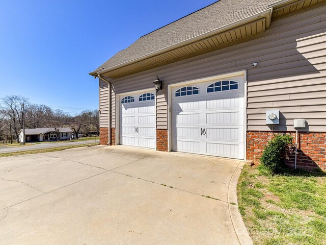 816 Springs Rd, Dallas, NC 28034 - garage featuring concrete driveway