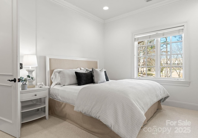 bedroom with recessed lighting, baseboards, carpet floors, and crown molding