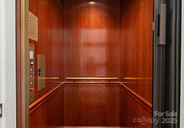 room details featuring elevator