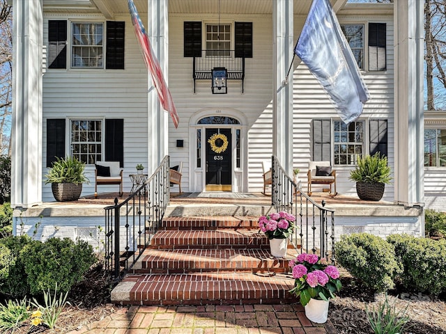 entrance to property featuring covered porch