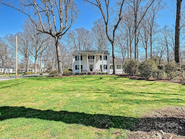 neoclassical / greek revival house featuring a front lawn