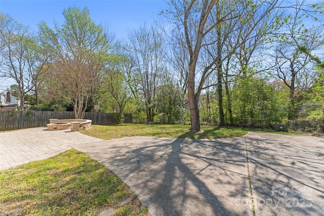 view of yard featuring an outdoor fire pit, fence private yard, and a patio area