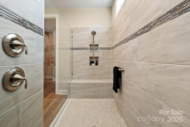 full bathroom featuring tiled shower