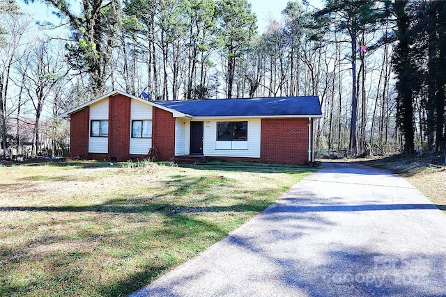 view of front of house with a front lawn and brick siding