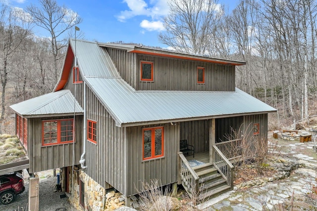 view of front of home featuring metal roof