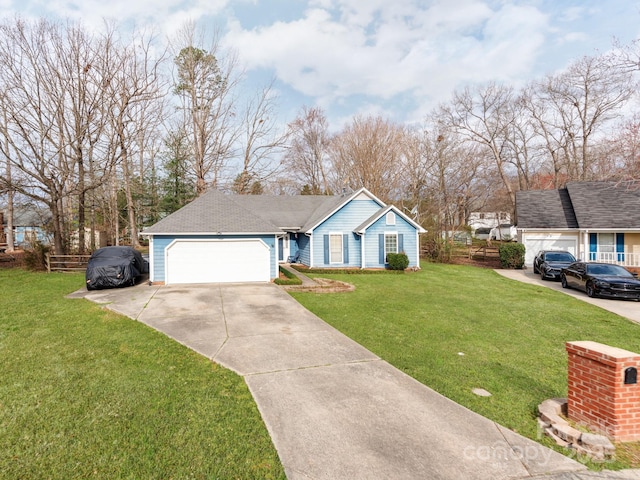 view of front of house with driveway, an attached garage, a front lawn, and fence