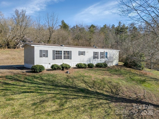 view of front facade with a front yard