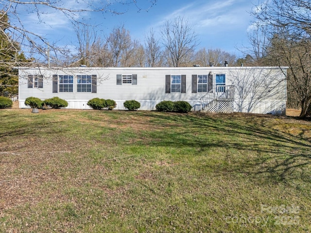 manufactured / mobile home with a front lawn