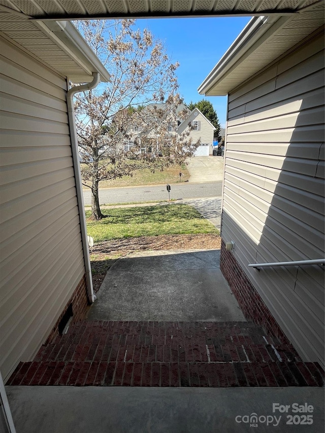 view of yard with a patio area