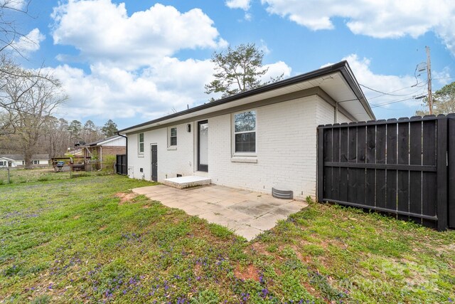 2318 Knight Dr, Gastonia, NC 28052 - back of property with brick siding, fence, and a yard