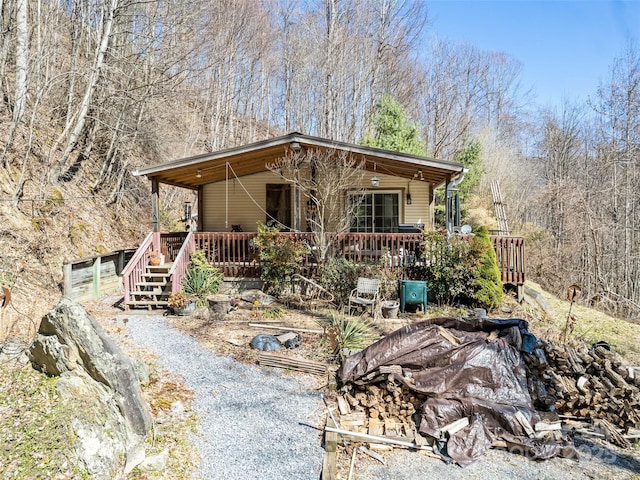 view of front of property featuring a view of trees