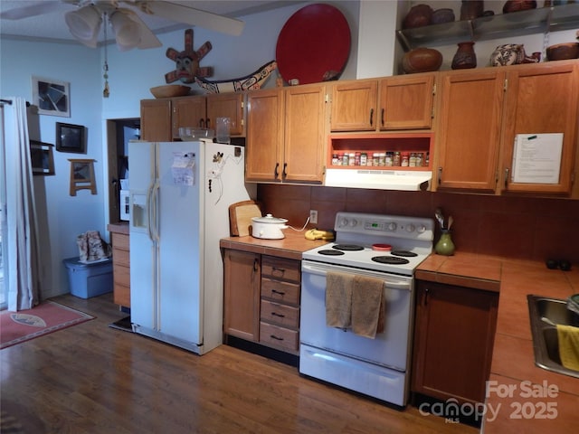 kitchen featuring backsplash, dark wood-type flooring, under cabinet range hood, white appliances, and a ceiling fan