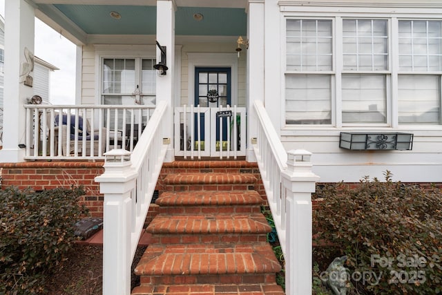 property entrance featuring a porch