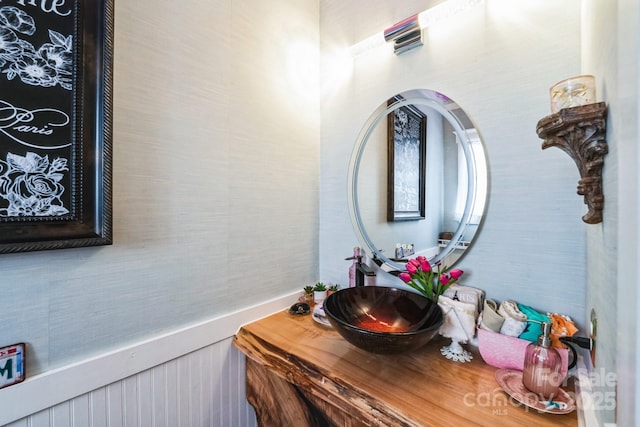 bathroom with vanity