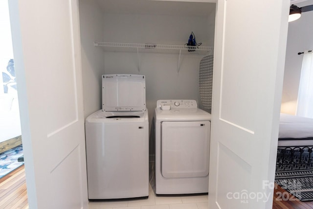 laundry room with washing machine and clothes dryer and laundry area