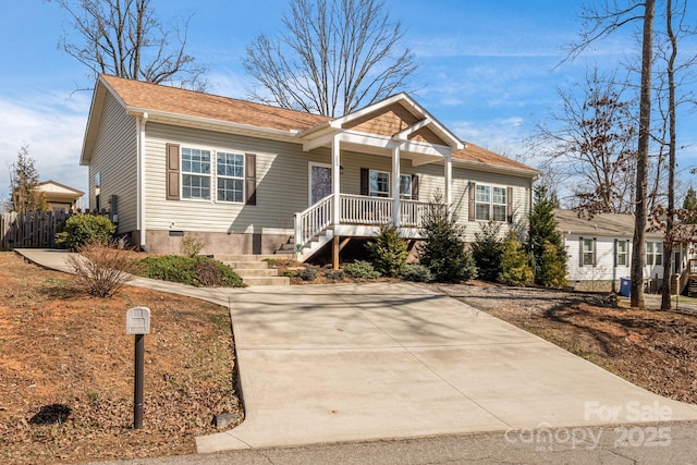 view of front of property featuring a porch