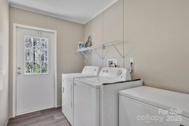 laundry room with laundry area, wood finished floors, and independent washer and dryer