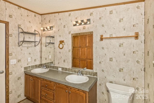 full bath featuring wallpapered walls, toilet, a sink, and a textured ceiling