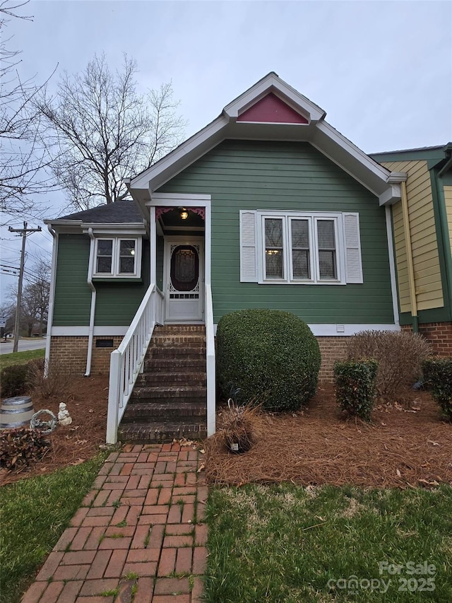 bungalow featuring crawl space