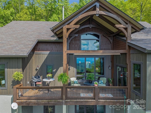 entrance to property with roof with shingles