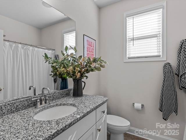 bathroom with a shower with curtain, baseboards, toilet, and vanity