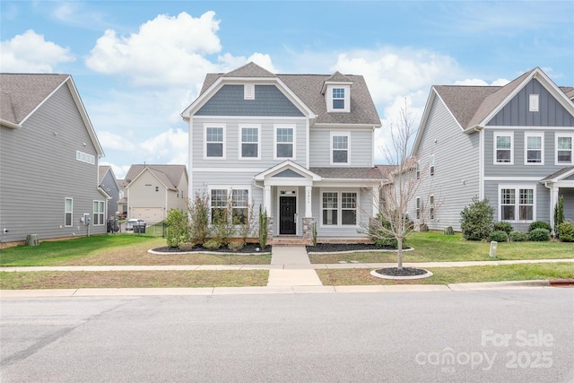 view of front facade featuring a front lawn