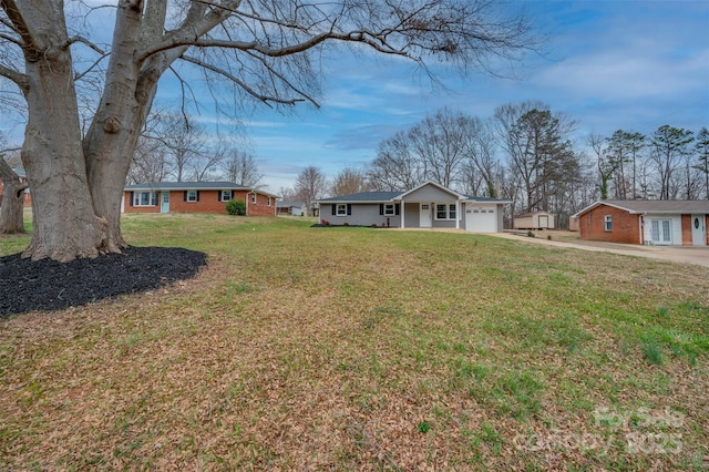 view of yard featuring an attached garage and driveway