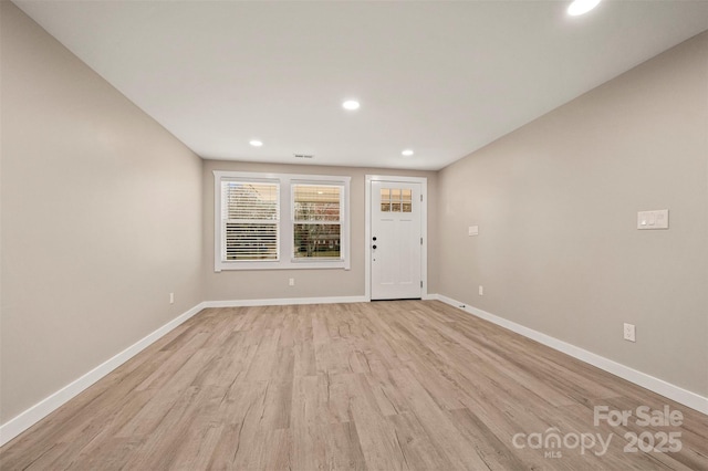 foyer entrance with recessed lighting, light wood-type flooring, baseboards, and visible vents