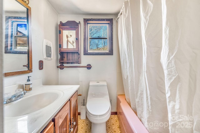 full bathroom with shower / bath combo with shower curtain, visible vents, toilet, and vanity