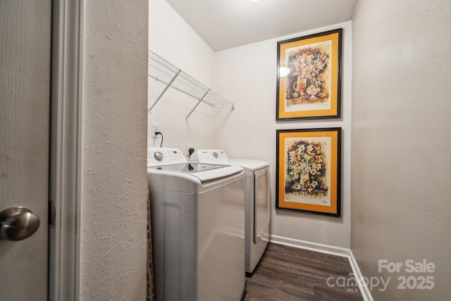 washroom with laundry area, dark wood-style floors, baseboards, and independent washer and dryer