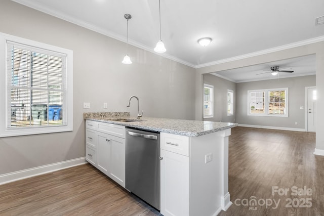 kitchen featuring ornamental molding, a sink, stainless steel dishwasher, wood finished floors, and a peninsula