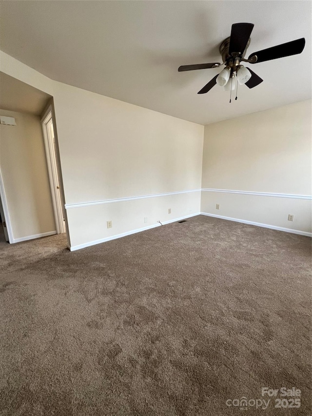 carpeted empty room featuring baseboards and ceiling fan