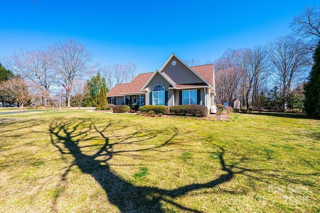 view of front of house with a front lawn