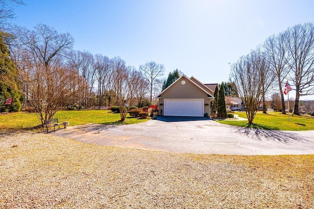 view of front of property featuring a front lawn, an attached garage, and driveway