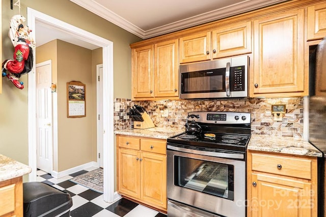 kitchen with baseboards, stainless steel appliances, crown molding, dark floors, and tasteful backsplash