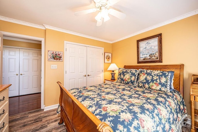 bedroom featuring ceiling fan, baseboards, ornamental molding, wood finished floors, and a closet