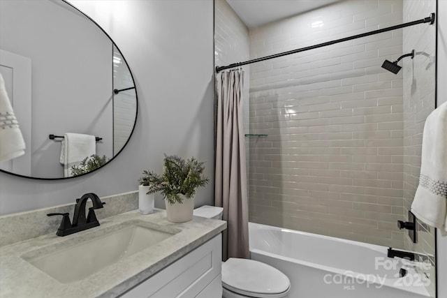 full bathroom featuring shower / bath combo with shower curtain, toilet, and vanity