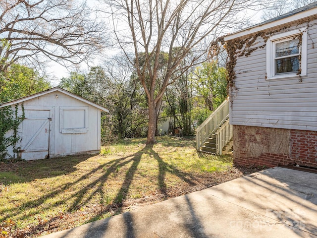 view of yard with an outbuilding and a shed